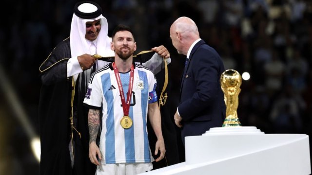 Sheikh Tamim placed a bisht on Lionel Messi during the trophy presentation. | Image: Getty Images
