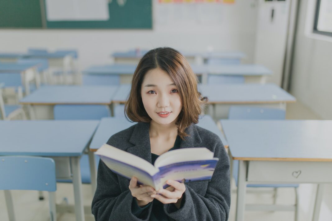 A female korean student in a classroom.