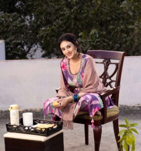 ৪৩ পেরিয়েও যুবতীর মতো, কঠোর নিয়মে ফিট কুসুম শিকদার